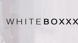 WHITEBOXXX - kikötözve nyalatja ki a pináját a szuka
