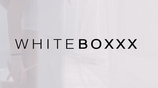 WhiteBoxxx - Naomi bevállalja a óriási hímtagot