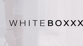 WHITEBOXXX - cuki vörös csajszika beleül a gigantikus faszba
