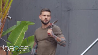 Babes - Anya Krey kupakol a kertész pasival