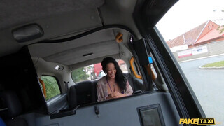 Fake Taxi - Asia Vargas a hátsó ülésen kefél
