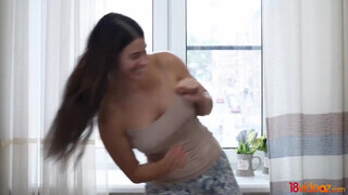 18videoz - Alice Kelly az idősebb faszikat imádja
