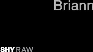 TUSHYRAW - Brianna a csinos latin amerikai milf