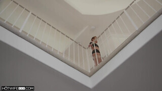 HOTWIFEXXX - Rövid hajú asszony megkúrelva