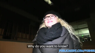 PublicAgent - Csábos szemüveges szöszi
