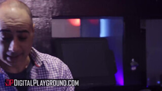 Digital Playground - Aidra Fox gondosan megkúrelva