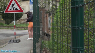Public Agent - Csöcsös latin amerikai maca felszedve