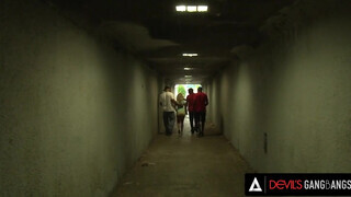 DevilsGangbangs - Dél Amerikai milf csoportos szex kefélése