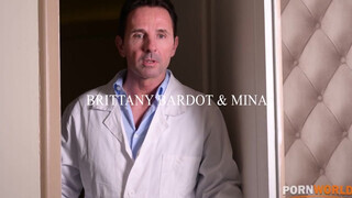 Brittany Bardot és Mina négyesben közösülnek