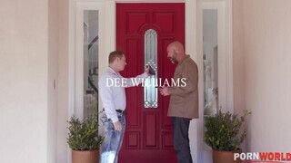 Dee Williams kettő brét kap