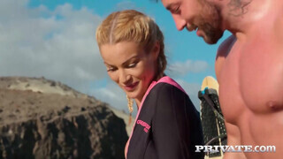 Private com - Cherry Kiss a vonzó szörfös lány
