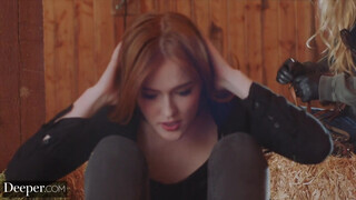Deeper - Jia Lissa benyeli a gigantikus pélót