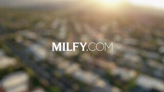 MILFY T - Charli rámegy a tini srácra