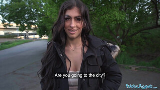 Public Agent - Alicia Trece a fogszabályzós brazil lány