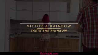 Victoria Rainbow a szenvedélyes vékony milf