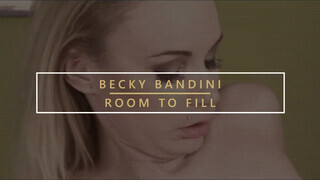 Becky Bandini kúrel a fiatalabb hapsival