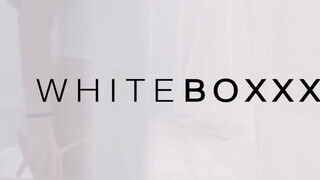 WHITEBOXXX - Fiatal szuka játszik a puncijával