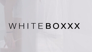 WhiteBoxxx - Ginebra Bellucci análba kefélve
