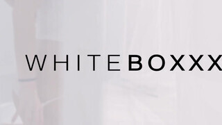 WHITEBOXXX - Tina Kay valagába betolják