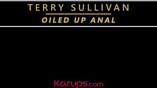 Terry Sullivan hátsó nyílásba dugva