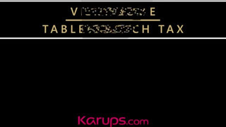 Karups - Vicky Love benyeli a cerkát
