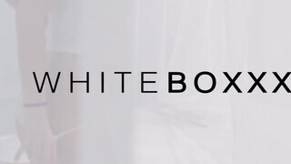 WhiteBoxxx - Eveline Dellai hátsó bejáratba kurelva