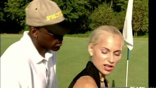 Private Interracial - Sylvia Sun a golfpályán megrakva
