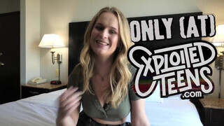 Karla Kush a gigantikus kannás tini lány