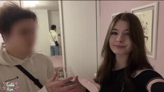 Cutie Kim a palija haverjával reszel