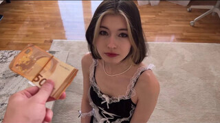 Cutie Kim pénzért kamatyol