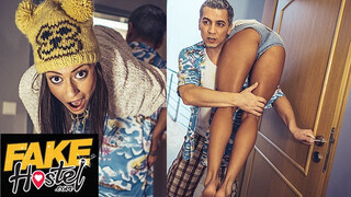 Fake Hostel Porn - Cassie Del Isla a csábos turista csajszi