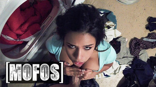 Mofos - Autumn Falls mellbe és punciba kurelva