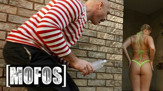 MOFOS - Harley King a csinos világos szőke zsenge maca