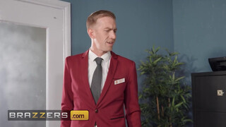 BRAZZERS - Clea Gaultier popójába hatalmas faszok is beférnek