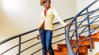 Néger amatőr casting forgatás irodai fotózásra keményen megbassza a termetes faszú producer