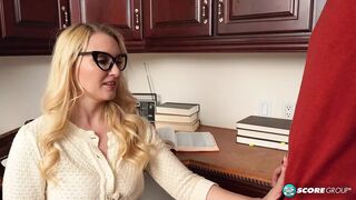 Bájos 40-es Julia Robbie és a zsenge pali