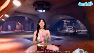 Princess Leia cosplayban élvezi a méretes cicis csoki szépség játékát