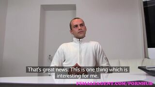 Csábító milf ügynök teszteli a hardcore krapekot