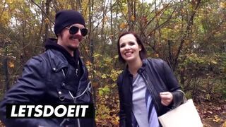 Óriási cickós barna hajú német csajszika felvétel a gigantikus kombiban vad baszásra