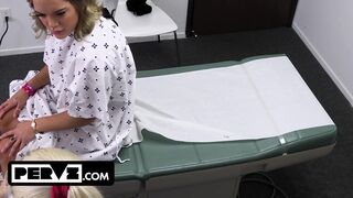 Mimi Monet gigászi popós szívdöglesztő a termetes farkú orvosnál a rendelőben