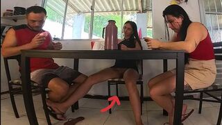 A fószerem férjének szoptam le az asztal alatt a szülinapján