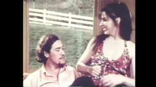 John Holmes nyalja a gádzsi szaftos punáját a retro pornóban