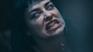 Vonzó Kék Hajú Punk Gádzsi Átváltozása - Jewelz Blu a Parasited Csatornán Vadul Mag Numb-bal