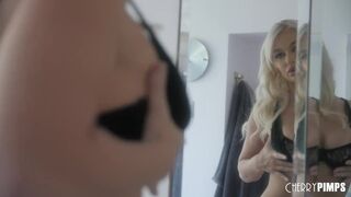 Gigantikus Kannás Világos Szőke Milf Mélytorok Akcióban a Cherry Pimps Csatornán
