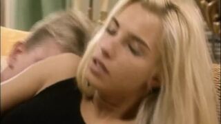 Timea Margot termetes dákót kap a retro Lover's Lane legelső epizódjában